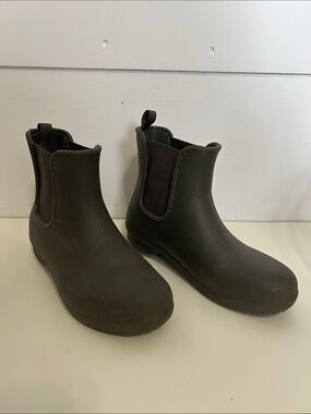 CROCS Women's Short Chelsea Rain Boots in Olive Black